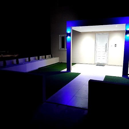 Universe House Dromolaxia エクステリア 写真