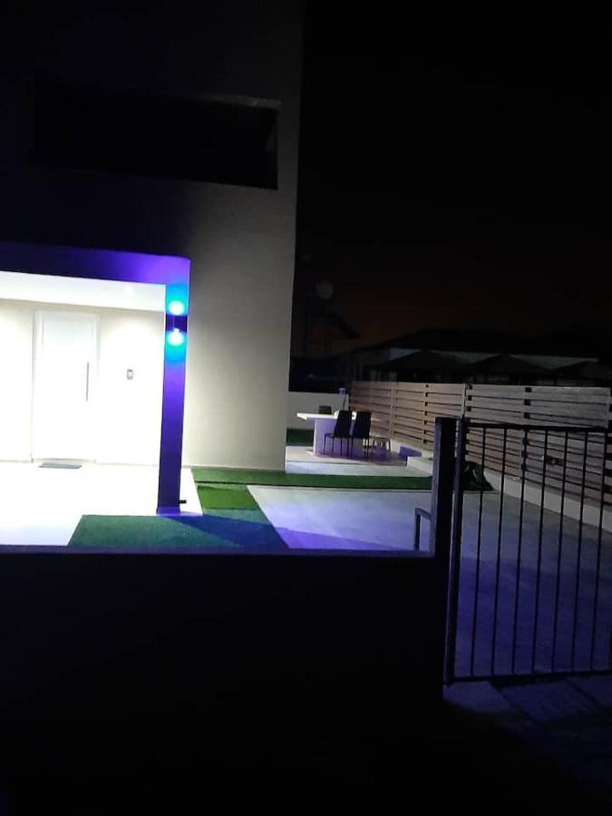 Universe House Dromolaxia エクステリア 写真